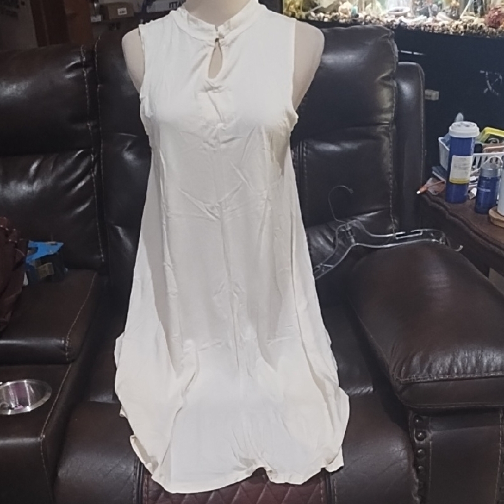 No Label Chic Sleeveless Cream Dress